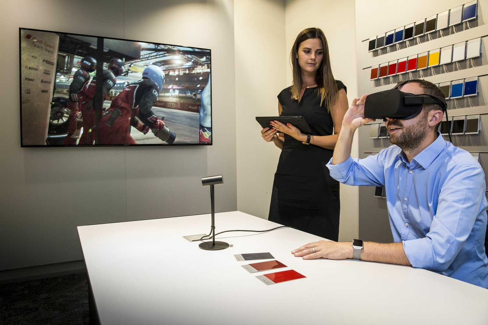 Virtual showrooms: the effect of presence
